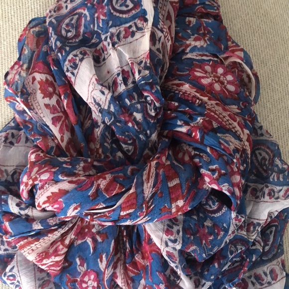 MILA Trends International Lightweight Breezy Shawl - Picture 12 of 14